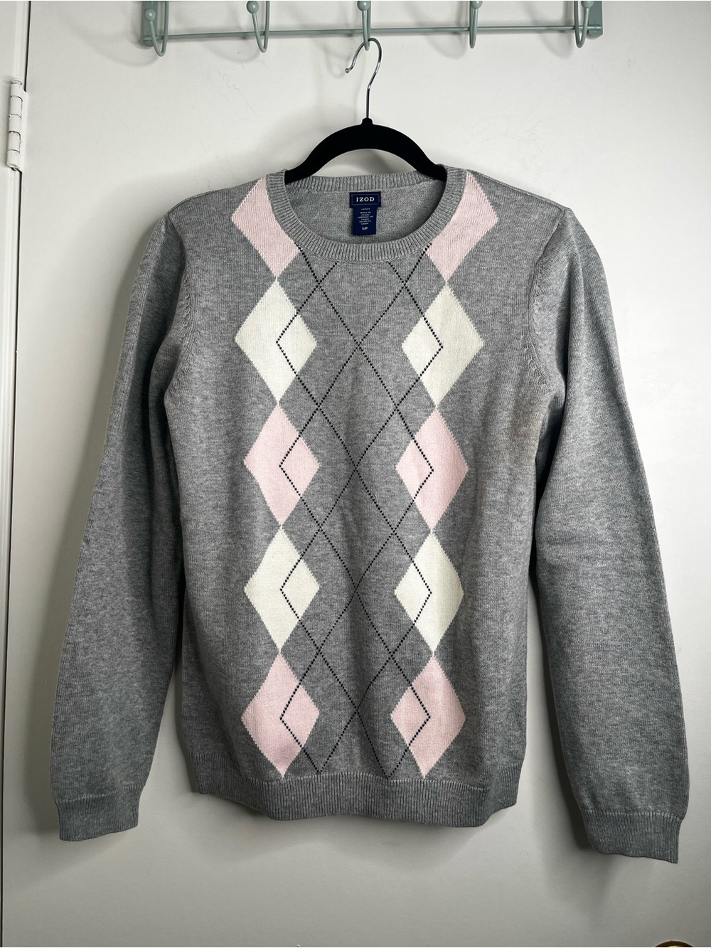 NWT IZOD Women Small Petite Argyle crew neck Sweater Grey Pink Long Sleeve Knit